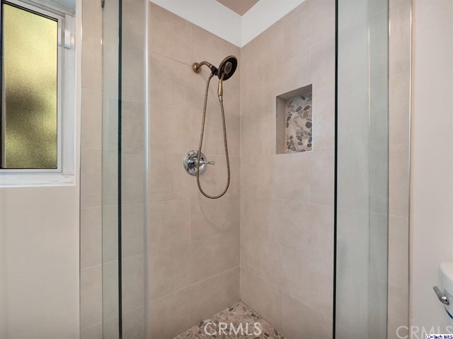 3825 Los Amigos Street, La Crescenta CA: https://media.crmls.org/medias/e70818a9-b5d8-4e32-b73b-4aad2a8bd38b.jpg