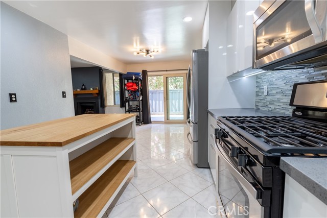 17430 Vanowen, Lake Balboa CA: https://media.crmls.org/medias/e708407c-2e24-4f4b-a9a5-c1e843b5bd67.jpg