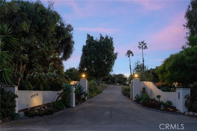 17716 Via De Fortuna, Rancho Santa Fe CA: https://media.crmls.org/medias/e7088494-a24d-4019-8b3a-662efd550442.jpg