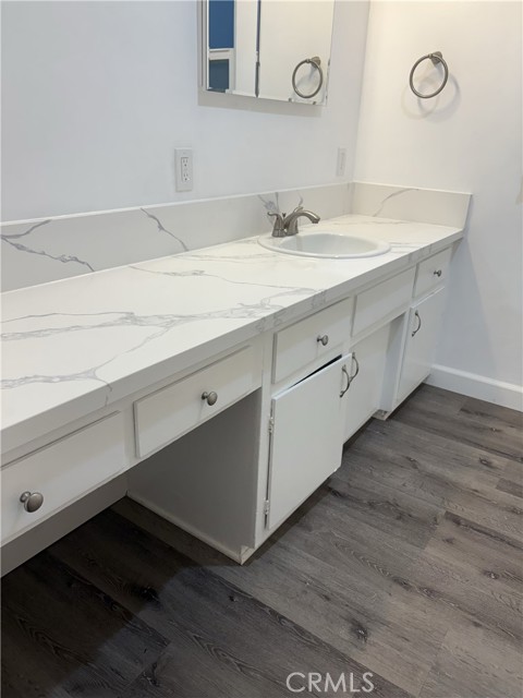 Detail Gallery Image 12 of 18 For 3706 Redondo Beach #B,  Torrance,  CA 90504 - 2 Beds | 1 Baths