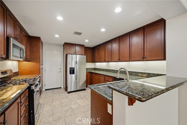 Detail Gallery Image 11 of 42 For 12422 Benton Dr #2,  Rancho Cucamonga,  CA 91739 - 2 Beds | 2 Baths