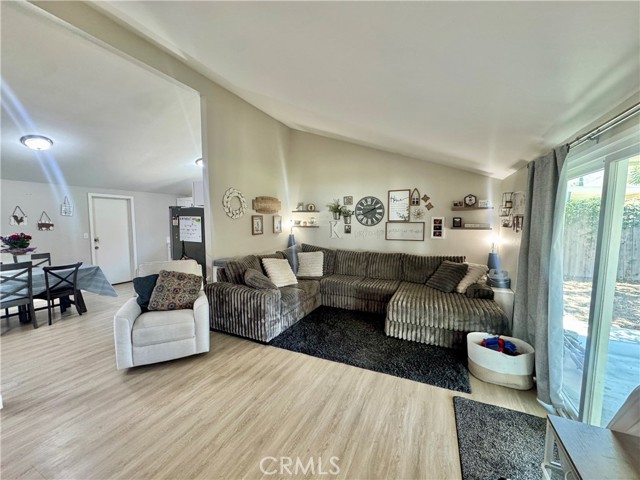3516 Briarvale Street, Corona CA: https://media.crmls.org/medias/e709c550-a12e-4bb0-99ed-7b1fa5dc6480.jpg