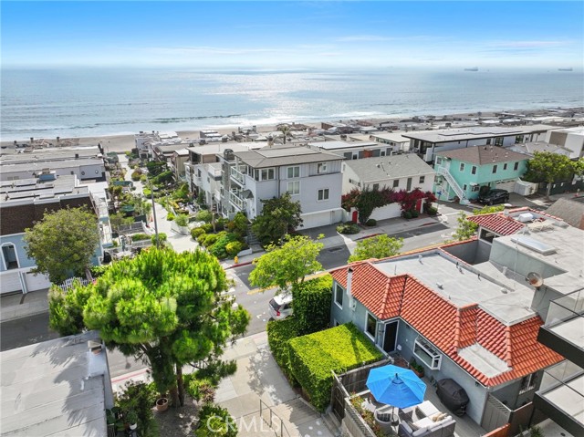 1800 Highland Avenue, Manhattan Beach CA: https://media.crmls.org/medias/e709c55b-e7c7-4214-81f9-8668e65c8a03.jpg