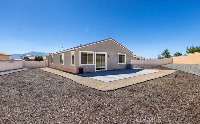 1689 Redbud Avenue, Banning CA: https://media.crmls.org/medias/e70a92f2-0ca1-4488-8eeb-fda85bafd59e.jpg