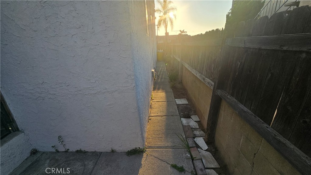 https://media.crmls.org/medias/e70b2e07-c2a6-4649-9271-cd516cd01421.jpg?preset=X-Large