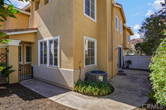 Detail Gallery Image 17 of 22 For 24163 Arrowhead Ct, Valencia,  CA 91354 - 3 Beds | 3 Baths