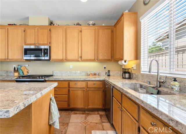 31960 Hollyhock Street, Lake Elsinore CA: https://media.crmls.org/medias/e70b6e90-465a-49df-9bda-6449e0740088.jpg