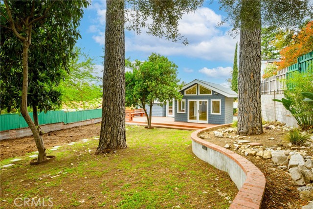 5624 Freeman Avenue, La Crescenta CA: https://media.crmls.org/medias/e70be4b1-70a2-4852-aa81-0babe97faed8.jpg