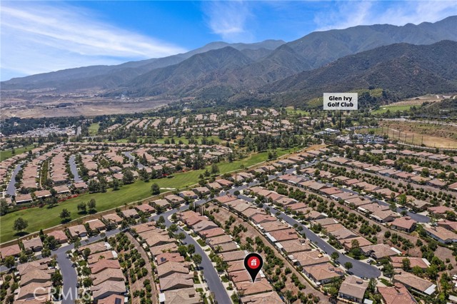 9121 Wooded Hill Drive, Corona CA: https://media.crmls.org/medias/e70cd7c1-b39b-4bcd-aef3-fb24bd6b360c.jpg