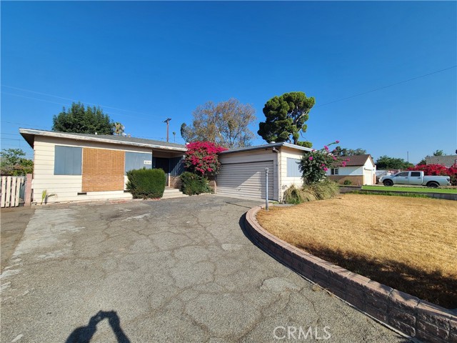 7938 Chantry Avenue, Fontana CA: https://media.crmls.org/medias/e70dc2e3-24f5-47aa-9a7b-c3ced3c1246e.jpg