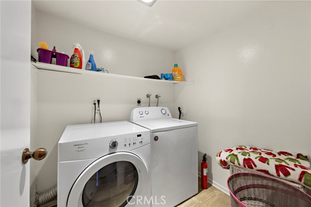 21 Rustling Wind, Irvine CA: https://media.crmls.org/medias/e70e4e97-2ba5-4f96-8c18-63089bf21255.jpg