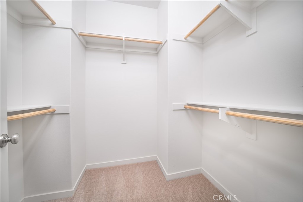 https://media.crmls.org/medias/e70e5413-fac3-46c6-b53c-2e15dde7702a.jpg?preset=X-Large