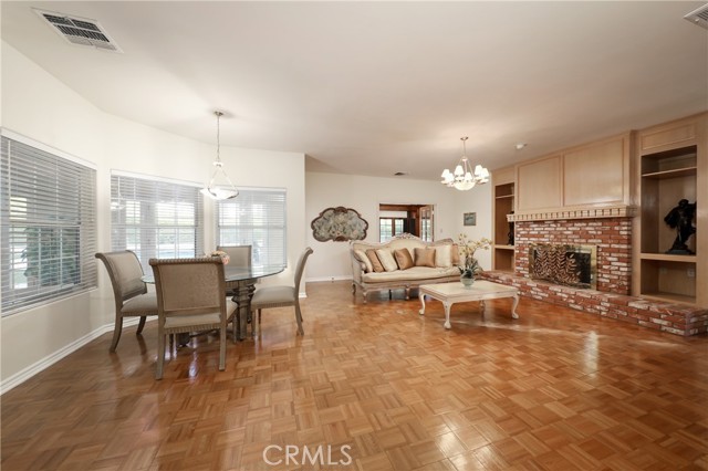 Detail Gallery Image 16 of 54 For 7301 Calle Sagrada, Bakersfield,  CA 93309 - 5 Beds | 4 Baths