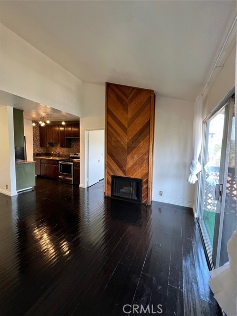 Detail Gallery Image 2 of 16 For 5840 Benner St #302,  Los Angeles,  CA 90042 - 2 Beds | 2 Baths