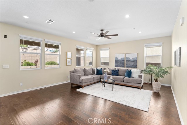 Detail Gallery Image 7 of 44 For 17012 Hal Ln, Fontana,  CA 92336 - 3 Beds | 2/1 Baths