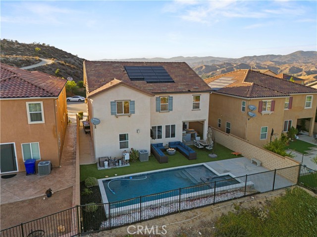 20556 Suzie Lane, Saugus CA: https://media.crmls.org/medias/e70ed0a7-b3a3-461f-84c7-28d4cee08c60.jpg