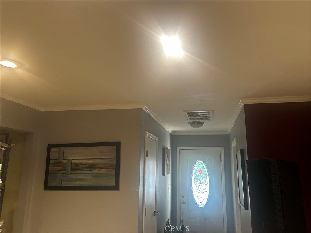 https://media.crmls.org/medias/e70ee38c-50d8-4c2b-9bb3-20e657bb11cb.jpg?preset=X-Large