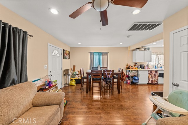 764 W Olive Street, San Bernardino CA: https://media.crmls.org/medias/e70f0e10-518c-48f1-9803-e68dabd8538b.jpg
