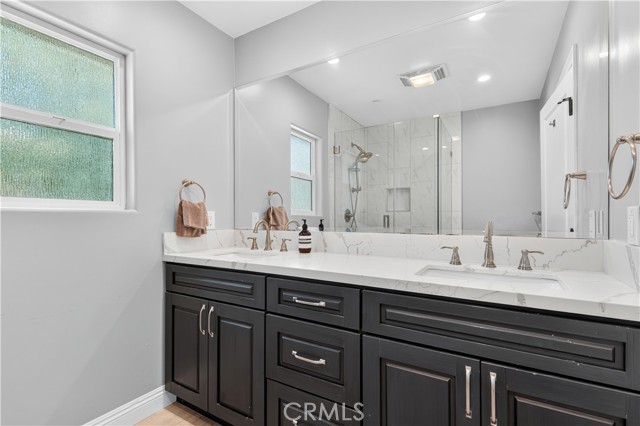 5274 Crebs Avenue, Tarzana CA: https://media.crmls.org/medias/e7112f4f-39de-463b-b69c-770d0079f9c6.jpg