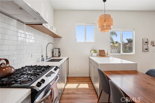 1401 Termino Avenue, Long Beach CA: https://media.crmls.org/medias/e71138ba-cc21-4ef7-8e20-e209a9d4f490.jpg