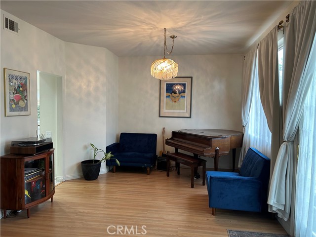 11919 Bubbling Brook Street, Moorpark CA: https://media.crmls.org/medias/e7118024-f732-49e3-8c99-053fc762b526.jpg