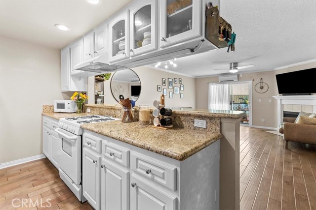 1001 Belmont Avenue, Long Beach CA: https://media.crmls.org/medias/e7118054-1485-4921-9816-de755fd55aa5.jpg