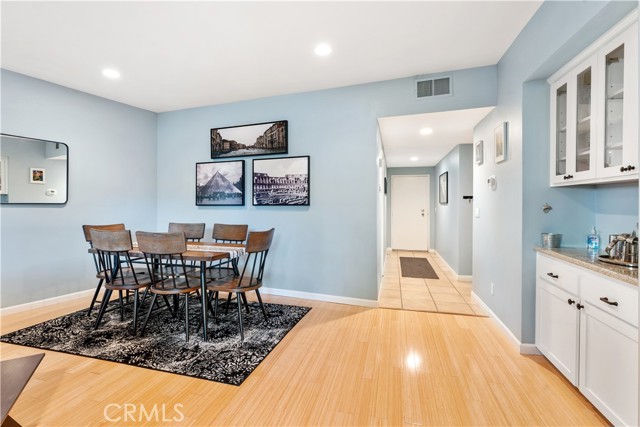 Detail Gallery Image 8 of 23 For 4242 Stansbury Ave #106,  Sherman Oaks,  CA 91423 - 2 Beds | 2 Baths