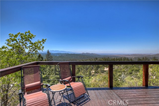 Detail Gallery Image 3 of 75 For 175 N Trails End Rd, Green Valley Lake,  CA 92341 - 5 Beds | 2 Baths