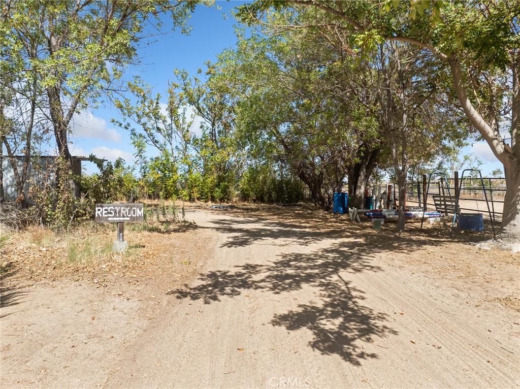 https://media.crmls.org/medias/e7145937-0fd3-4dff-95e3-f6ca6b727edd.jpg?preset=X-Large