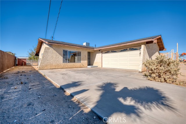 Detail Gallery Image 4 of 52 For 6010 Sunburst St, Joshua Tree,  CA 92252 - 3 Beds | 2 Baths