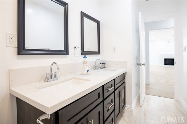 1016 N Wanda Drive, Anaheim CA: https://media.crmls.org/medias/e7153504-5472-443b-9f32-721152d57218.jpg