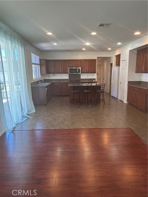 2337 W Avenue P12, Palmdale CA: https://media.crmls.org/medias/e71538b7-6717-4c9f-945b-1956686df336.jpg