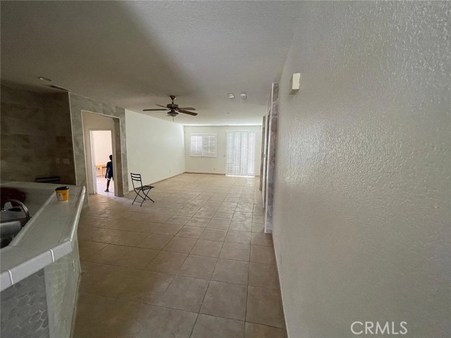 Detail Gallery Image 4 of 7 For 14850 Coachman Rd, Victorville,  CA 92394 - 5 Beds | 2 Baths