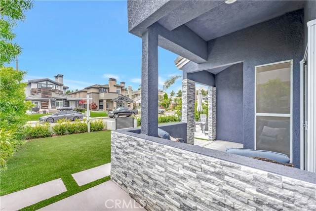 Detail Gallery Image 4 of 55 For 1916 Pine St, Huntington Beach,  CA 92648 - 4 Beds | 3 Baths