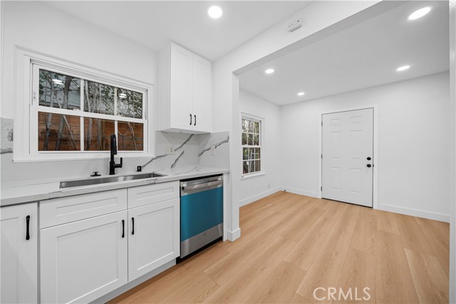 7116 Waring Avenue, Los Angeles CA: https://media.crmls.org/medias/e71780c2-8242-42a8-8263-1da427ac3a80.jpg