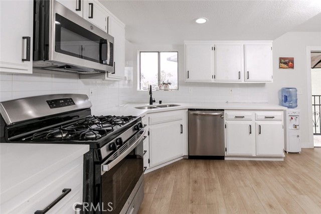 Detail Gallery Image 15 of 27 For 2850 Montrose Ave #6,  La Crescenta,  CA 91214 - 3 Beds | 3 Baths
