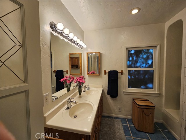 Detail Gallery Image 13 of 25 For 5703 Beck Ave, North Hollywood,  CA 91601 - 2 Beds | 2 Baths