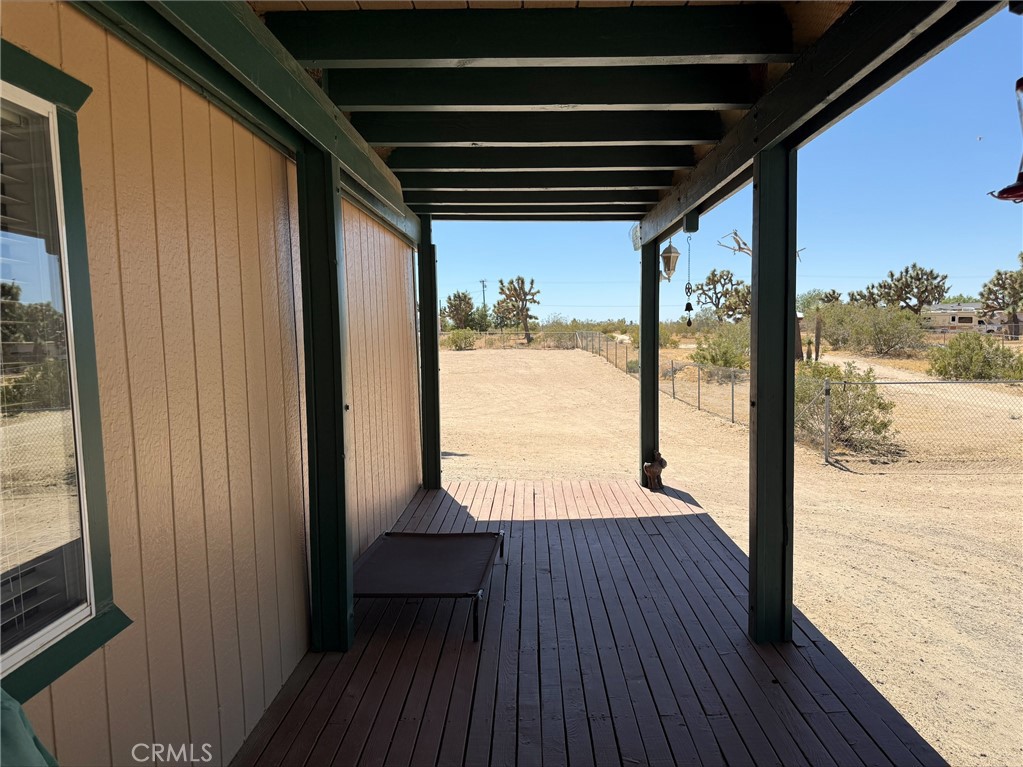 https://media.crmls.org/medias/e718ab89-41be-4905-8a0e-18b8a74e71d0.jpg?preset=X-Large