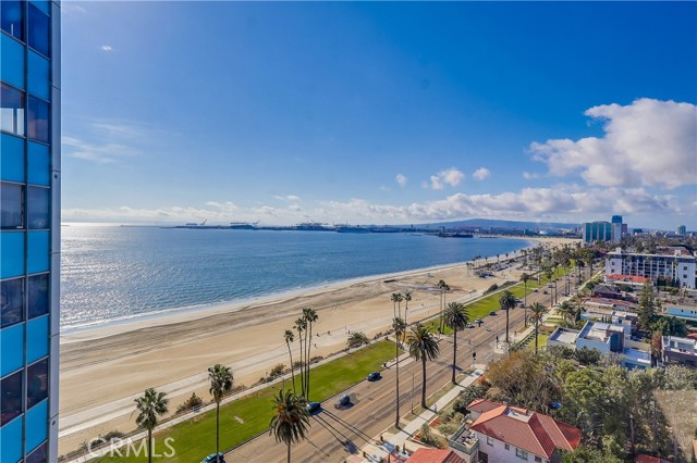 2999 E Ocean Boulevard, Long Beach CA: https://media.crmls.org/medias/e719196e-bcc0-4e9c-874a-1dc804c8076f.jpg