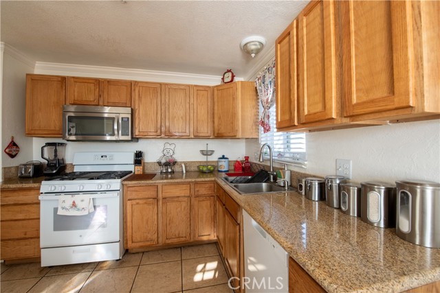 Detail Gallery Image 5 of 16 For 34220 Birch, Barstow,  CA 92311 - 4 Beds | 2 Baths