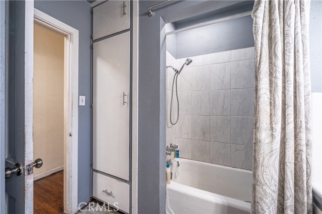601 S Pearl Avenue, Compton CA: https://media.crmls.org/medias/e7195553-b1e7-40ef-814f-5e0b7106e061.jpg