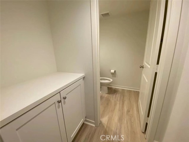 143 Frame, Irvine CA: https://media.crmls.org/medias/e719ee7d-4800-44da-8a2e-f911b631cff3.jpg