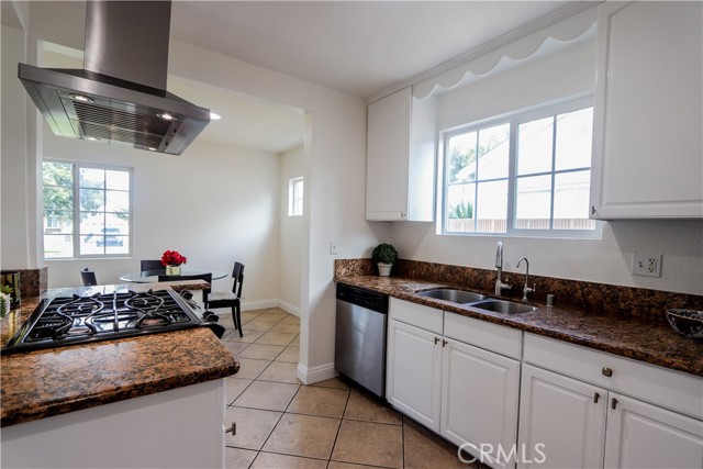 Detail Gallery Image 5 of 28 For 1009 Fairlawn St, Santa Ana,  CA 92703 - 3 Beds | 1/1 Baths