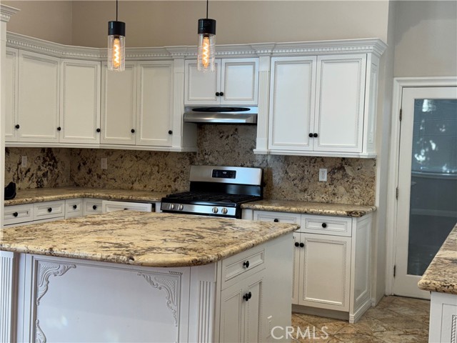 Detail Gallery Image 5 of 28 For 4912 Hesperia, Encino,  CA 91316 - 3 Beds | 2/1 Baths