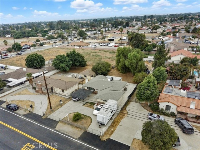 17962 Merrill Avenue, Fontana CA: https://media.crmls.org/medias/e71c253f-4c94-4d67-b2f8-76ce43a7cd58.jpg