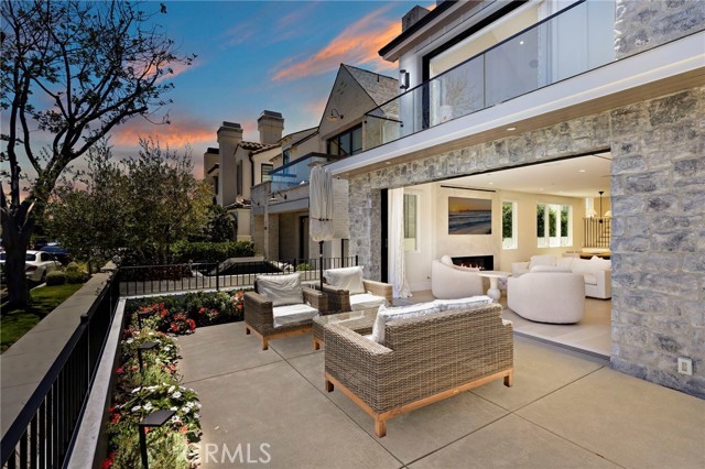 Detail Gallery Image 3 of 49 For 509 Carnation, Corona Del Mar,  CA 92625 - 3 Beds | 3/1 Baths