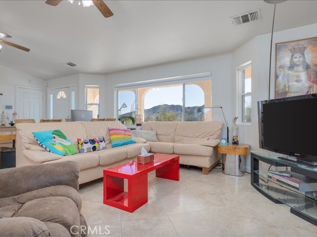 Detail Gallery Image 10 of 71 For 60208 Aberdeen, Joshua Tree,  CA 92252 - 3 Beds | 2/1 Baths