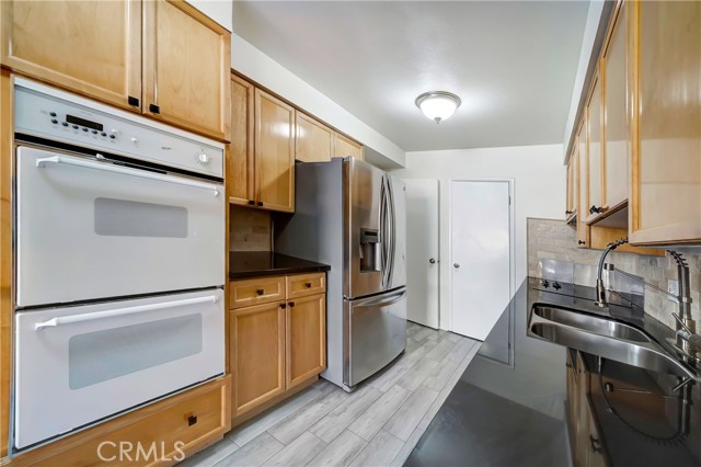 Detail Gallery Image 21 of 65 For 4647 Willis Ave #312,  Sherman Oaks,  CA 91403 - 2 Beds | 2 Baths