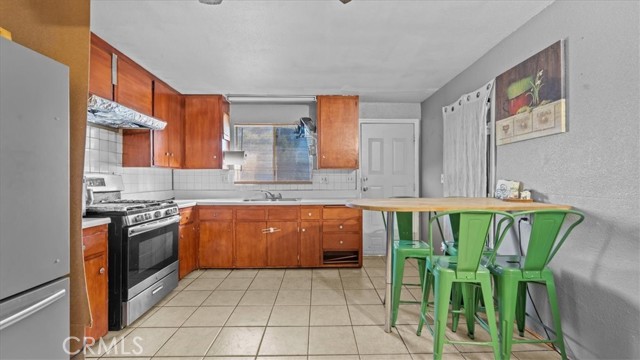 Detail Gallery Image 7 of 41 For 7603 Date Ave, Fontana,  CA 92336 - 3 Beds | 1/1 Baths