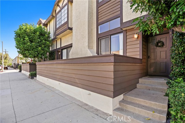 Detail Gallery Image 4 of 53 For 19355 Sherman Way #41,  Reseda,  CA 91335 - 2 Beds | 2/1 Baths